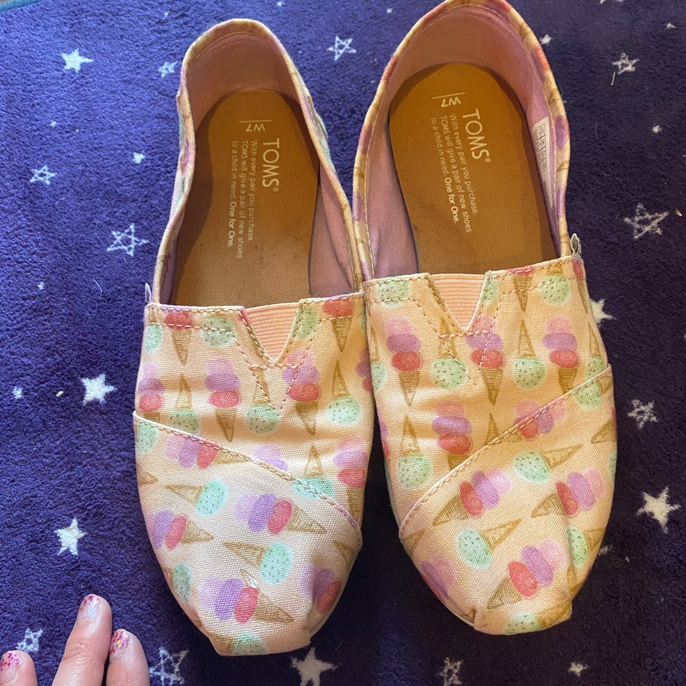 Toms Slip on Ice cream size 7